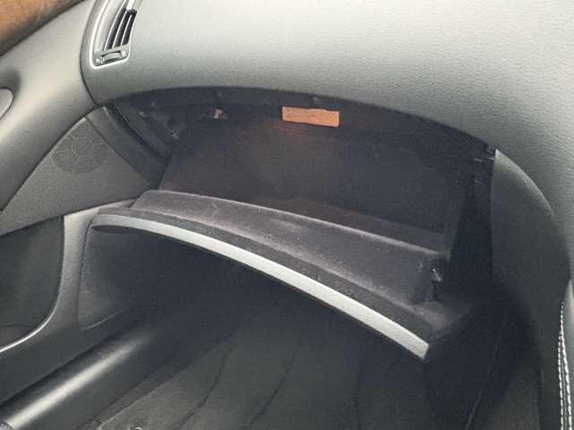 「グローブボックス」収納スペースがあるため、車内の整理整頓ができます！