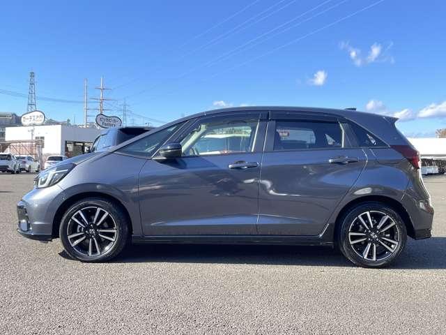 フィット ｅ：ＨＥＶ　ＲＳ　ホンダセンシング！カロッツェリアナビ＆フルセグＴＶ＆ＤＶＤ＆ＢＴ＆バックカメラ！ＬＥＤヘッドライト！オートライト！純正アルミ＆エアロ！半革シート！純正ＥＴＣ！パドルシフト！スマート（4枚目）