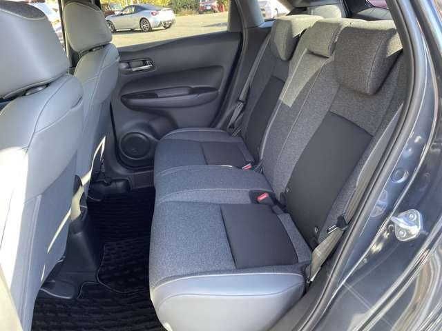 フィット ｅ：ＨＥＶ　ＲＳ　ホンダセンシング！カロッツェリアナビ＆フルセグＴＶ＆ＤＶＤ＆ＢＴ＆バックカメラ！ＬＥＤヘッドライト！オートライト！純正アルミ＆エアロ！半革シート！純正ＥＴＣ！パドルシフト！スマート（17枚目）