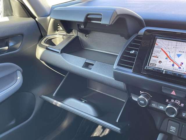 フィット ｅ：ＨＥＶ　ＲＳ　ホンダセンシング！カロッツェリアナビ＆フルセグＴＶ＆ＤＶＤ＆ＢＴ＆バックカメラ！ＬＥＤヘッドライト！オートライト！純正アルミ＆エアロ！半革シート！純正ＥＴＣ！パドルシフト！スマート（35枚目）