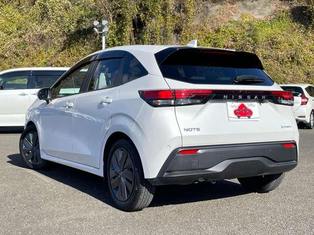 ノート Ｘ　エアリーグレーエディション　全方位運転支援システム！プロパイロット！純正コネクトナビ＆フルセグＴＶ＆ＢＴ！インテリジェントアラウンドビューモニター＆ルームミラー！アダプティブＬＥＤヘッドライト！オートライト！（4枚目）