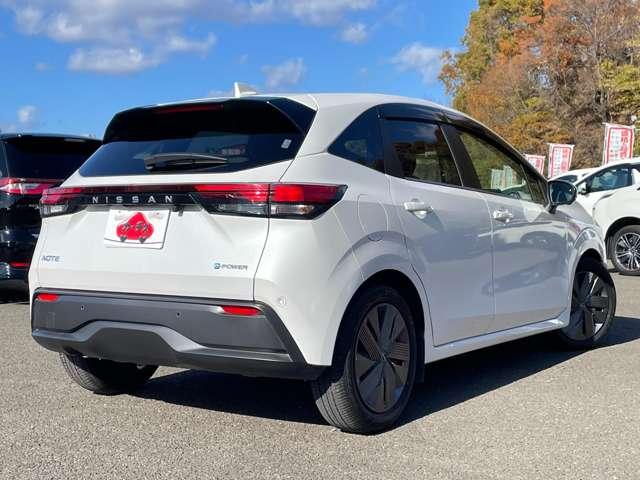 ノート Ｘ　エアリーグレーエディション　全方位運転支援システム！プロパイロット！純正コネクトナビ＆フルセグＴＶ＆ＢＴ！インテリジェントアラウンドビューモニター＆ルームミラー！アダプティブＬＥＤヘッドライト！オートライト！（5枚目）