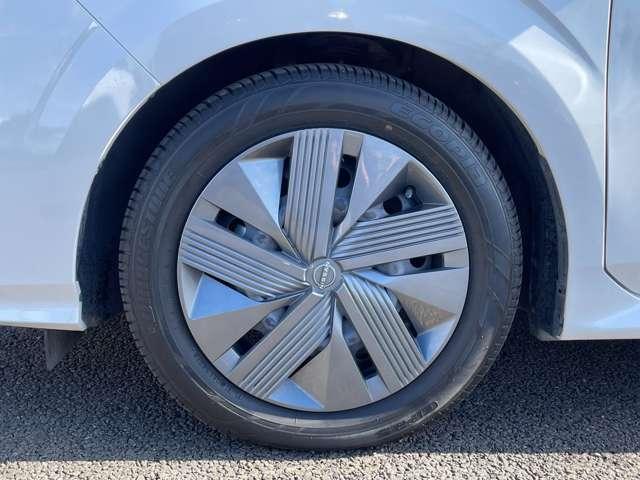 ノート Ｘ　エアリーグレーエディション　全方位運転支援システム！プロパイロット！純正コネクトナビ＆フルセグＴＶ＆ＢＴ！インテリジェントアラウンドビューモニター＆ルームミラー！アダプティブＬＥＤヘッドライト！オートライト！（10枚目）