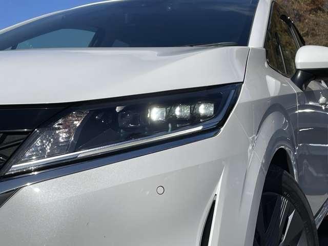 ノート Ｘ　エアリーグレーエディション　全方位運転支援システム！プロパイロット！純正コネクトナビ＆フルセグＴＶ＆ＢＴ！インテリジェントアラウンドビューモニター＆ルームミラー！アダプティブＬＥＤヘッドライト！オートライト！（12枚目）