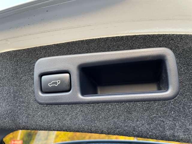 ハリアーハイブリッド プログレス　メタル　アンド　レザーパッケージ　４ＷＤ　２９年後期型！セーフティセンスＰ！モデリスタエアロ！純正ナビ＆フルセグＴＶ＆ＢＴ！パノラミックビューモニター！ＪＢＬプレミアムサウンドシステム！レザーシート！快適温熱シート！ＬＥＤ（38枚目）