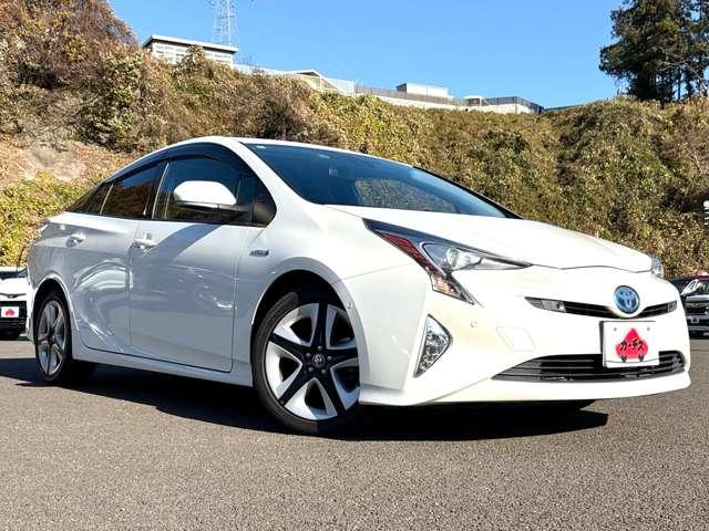 プリウス Ａプレミアム　ツーリングセレクション　セーフティセンスＰ！ブラインドスポットモニター！レザーシート！快適温熱シート！運転席パワーシート！純正ナビ＆フルセグＴＶ＆ＢＴ＆バックカメラ！ＬＥＤヘッドライト！オートライト！（3枚目）