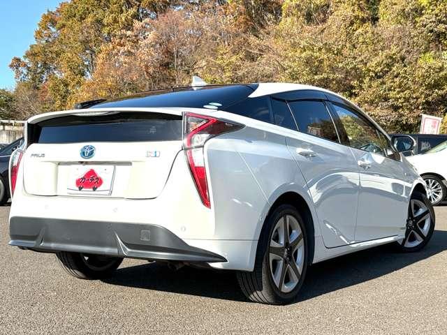 プリウス Ａプレミアム　ツーリングセレクション　セーフティセンスＰ！ブラインドスポットモニター！レザーシート！快適温熱シート！運転席パワーシート！純正ナビ＆フルセグＴＶ＆ＢＴ＆バックカメラ！ＬＥＤヘッドライト！オートライト！（4枚目）