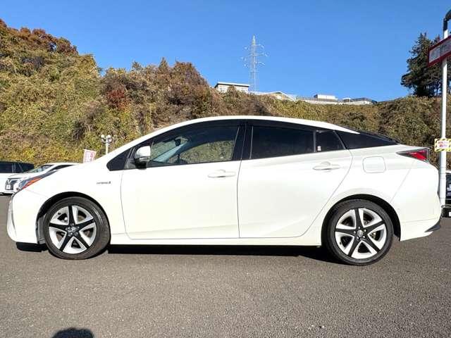 プリウス Ａプレミアム　ツーリングセレクション　セーフティセンスＰ！ブラインドスポットモニター！レザーシート！快適温熱シート！運転席パワーシート！純正ナビ＆フルセグＴＶ＆ＢＴ＆バックカメラ！ＬＥＤヘッドライト！オートライト！（8枚目）