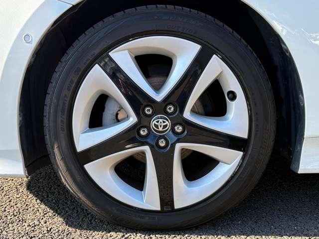 プリウス Ａプレミアム　ツーリングセレクション　セーフティセンスＰ！ブラインドスポットモニター！レザーシート！快適温熱シート！運転席パワーシート！純正ナビ＆フルセグＴＶ＆ＢＴ＆バックカメラ！ＬＥＤヘッドライト！オートライト！（11枚目）