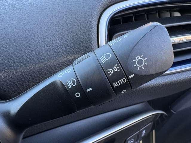 プリウス Ａプレミアム　ツーリングセレクション　セーフティセンスＰ！ブラインドスポットモニター！レザーシート！快適温熱シート！運転席パワーシート！純正ナビ＆フルセグＴＶ＆ＢＴ＆バックカメラ！ＬＥＤヘッドライト！オートライト！（18枚目）