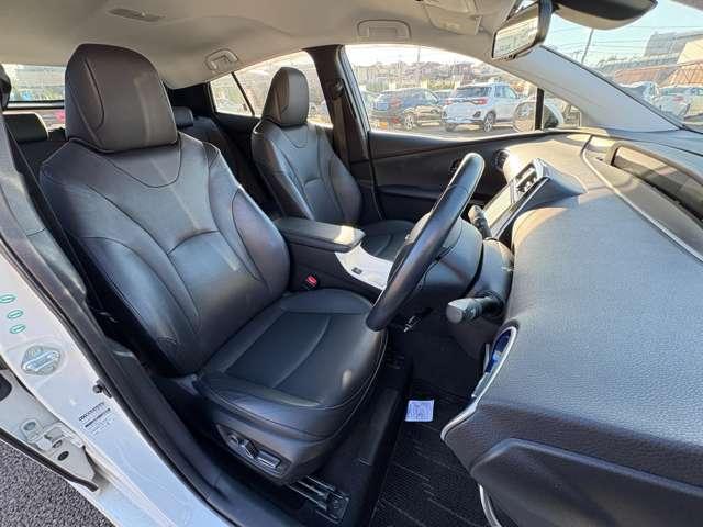 プリウス Ａプレミアム　ツーリングセレクション　セーフティセンスＰ！ブラインドスポットモニター！レザーシート！快適温熱シート！運転席パワーシート！純正ナビ＆フルセグＴＶ＆ＢＴ＆バックカメラ！ＬＥＤヘッドライト！オートライト！（19枚目）