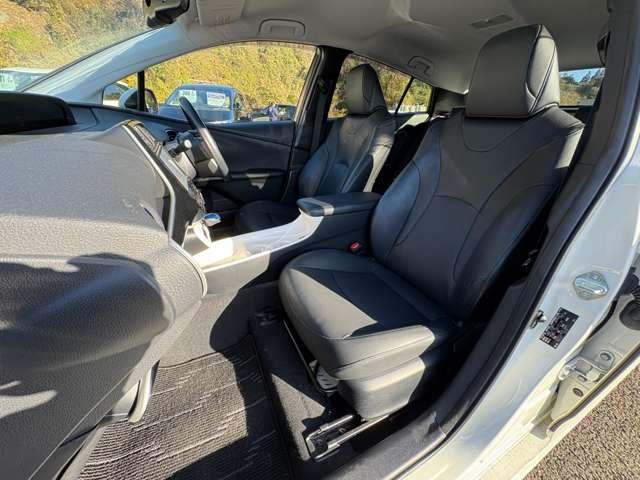 プリウス Ａプレミアム　ツーリングセレクション　セーフティセンスＰ！ブラインドスポットモニター！レザーシート！快適温熱シート！運転席パワーシート！純正ナビ＆フルセグＴＶ＆ＢＴ＆バックカメラ！ＬＥＤヘッドライト！オートライト！（22枚目）