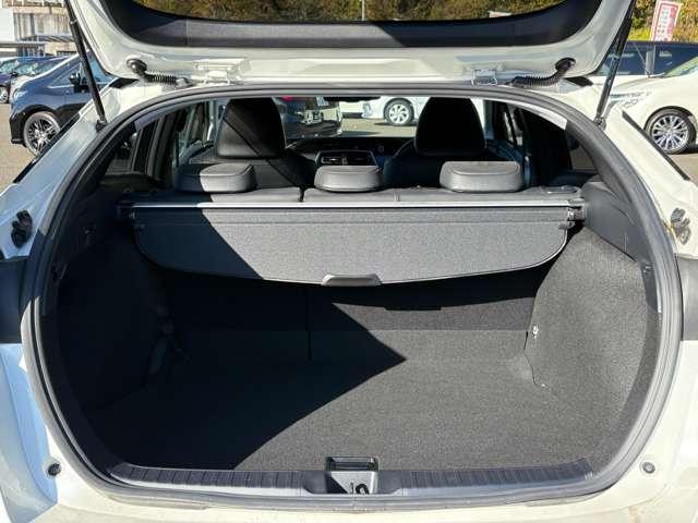 プリウス Ａプレミアム　ツーリングセレクション　セーフティセンスＰ！ブラインドスポットモニター！レザーシート！快適温熱シート！運転席パワーシート！純正ナビ＆フルセグＴＶ＆ＢＴ＆バックカメラ！ＬＥＤヘッドライト！オートライト！（26枚目）