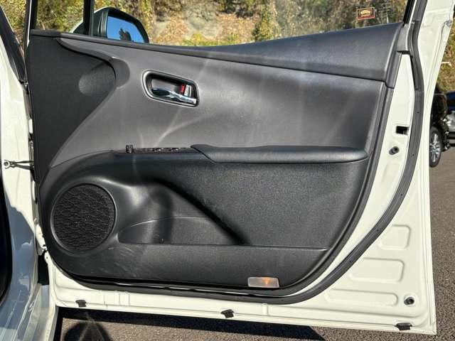 プリウス Ａプレミアム　ツーリングセレクション　セーフティセンスＰ！ブラインドスポットモニター！レザーシート！快適温熱シート！運転席パワーシート！純正ナビ＆フルセグＴＶ＆ＢＴ＆バックカメラ！ＬＥＤヘッドライト！オートライト！（48枚目）