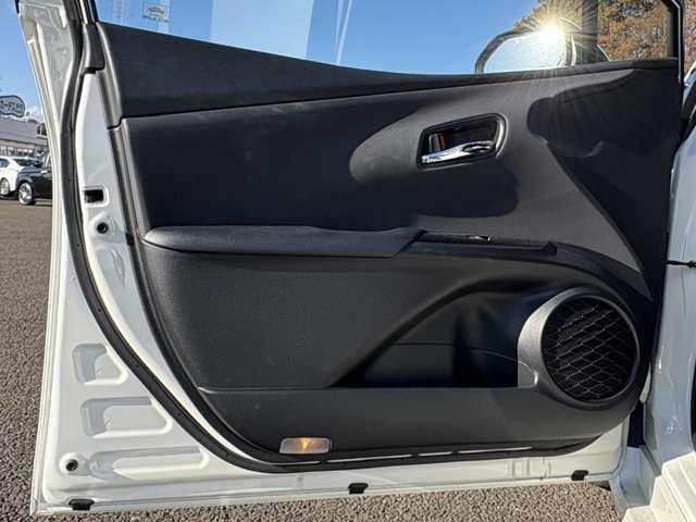 プリウス Ａプレミアム　ツーリングセレクション　セーフティセンスＰ！ブラインドスポットモニター！レザーシート！快適温熱シート！運転席パワーシート！純正ナビ＆フルセグＴＶ＆ＢＴ＆バックカメラ！ＬＥＤヘッドライト！オートライト！（49枚目）