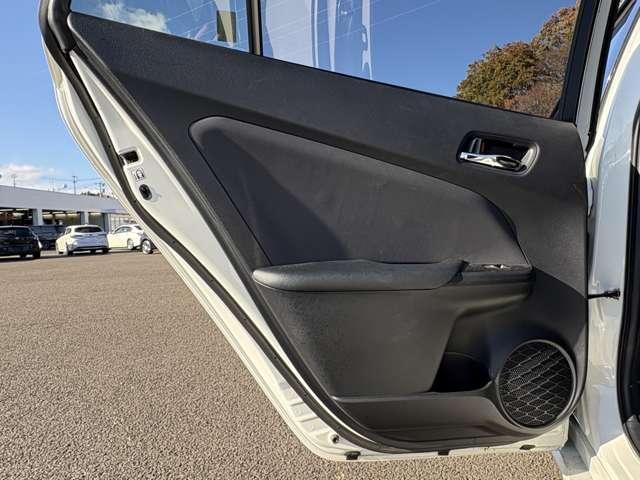 プリウス Ａプレミアム　ツーリングセレクション　セーフティセンスＰ！ブラインドスポットモニター！レザーシート！快適温熱シート！運転席パワーシート！純正ナビ＆フルセグＴＶ＆ＢＴ＆バックカメラ！ＬＥＤヘッドライト！オートライト！（51枚目）