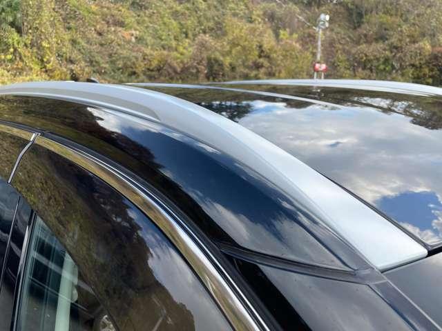 「ルーフレール」　ルーフキャリアなどを付ける際に便利なルーフレール♪洗車の時には手すりとしても使えます♪