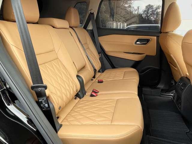 「２ｎｄシート」２列目は大人がゆったり座るスペースがあります♪