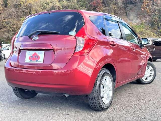 ノート １．２Ｘ　ＦＯＵＲ　４ＷＤ　５名　社外ＥＴＣ／純正メモリーナビ／オートエアコン／ＡＢＳ／ワンセグＴＶ／１４インチ／スマートキー／スマートプッシュスタート／電動格納ミラー／ワンオーナー／禁煙車／４ＷＤ（4枚目）