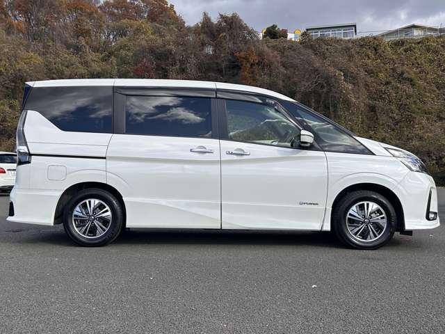セレナ e-パワー ハイウェイスターV(7名) 1オーナー車!全方位運転支援システム!プロパイロット!純正ナビ&フルセグTV&DVD&BT&バックカメラ!ハンズフリー両側パワースライドドア!アダプティブLEDヘッドライト!純正ETC!後期型(7枚目)