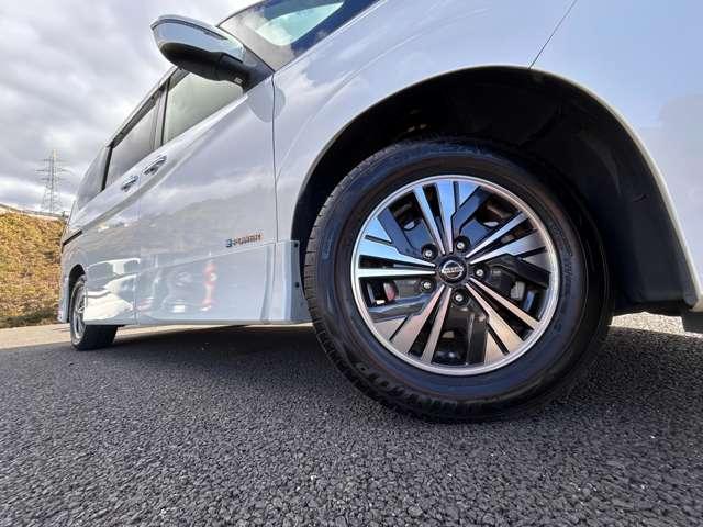 セレナ e-パワー ハイウェイスターV(7名) 1オーナー車!全方位運転支援システム!プロパイロット!純正ナビ&フルセグTV&DVD&BT&バックカメラ!ハンズフリー両側パワースライドドア!アダプティブLEDヘッドライト!純正ETC!後期型(10枚目)