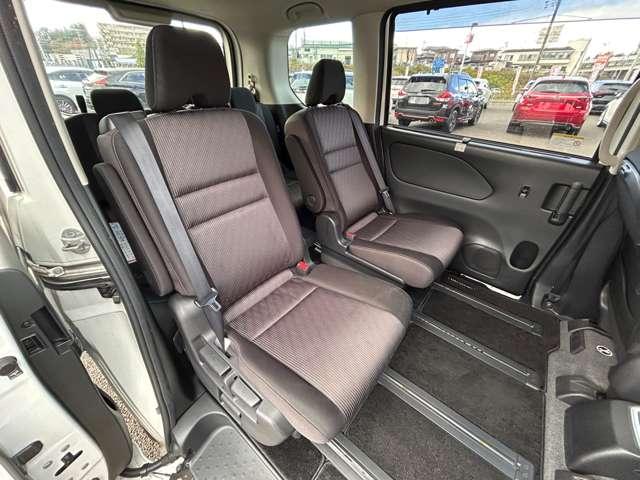 セレナ e-パワー ハイウェイスターV(7名) 1オーナー車!全方位運転支援システム!プロパイロット!純正ナビ&フルセグTV&DVD&BT&バックカメラ!ハンズフリー両側パワースライドドア!アダプティブLEDヘッドライト!純正ETC!後期型(20枚目)