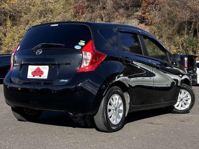 ノート Ｘ　ＤＩＧ－Ｓ　アイドリングストップ！エコスーパーチャージャー！純正ナビ＆フルセグＴＶ＆バックカメラ！インテリジェントキー！プッシュエンジンスターター！純正ＥＴＣ！（4枚目）