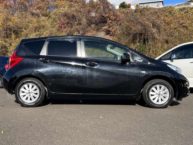 ノート Ｘ　ＤＩＧ－Ｓ　アイドリングストップ！エコスーパーチャージャー！純正ナビ＆フルセグＴＶ＆バックカメラ！インテリジェントキー！プッシュエンジンスターター！純正ＥＴＣ！（7枚目）