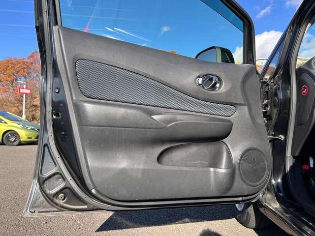 ノート Ｘ　ＤＩＧ－Ｓ　アイドリングストップ！エコスーパーチャージャー！純正ナビ＆フルセグＴＶ＆バックカメラ！インテリジェントキー！プッシュエンジンスターター！純正ＥＴＣ！（41枚目）