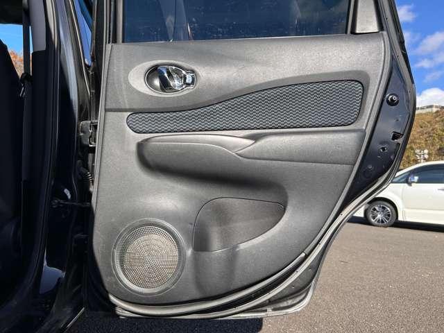 ノート Ｘ　ＤＩＧ－Ｓ　アイドリングストップ！エコスーパーチャージャー！純正ナビ＆フルセグＴＶ＆バックカメラ！インテリジェントキー！プッシュエンジンスターター！純正ＥＴＣ！（44枚目）