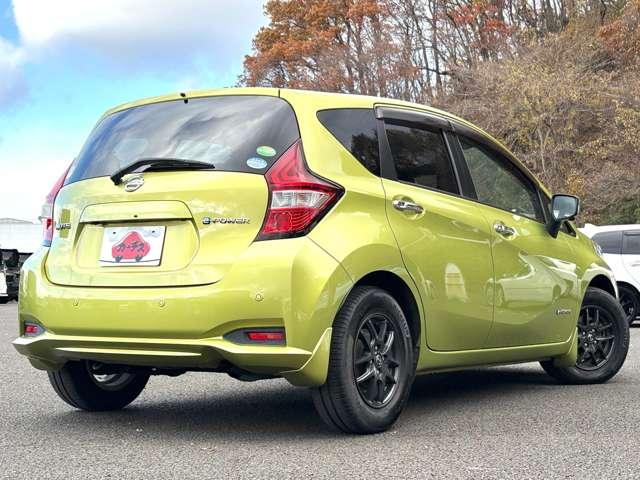 ノート ｅ－パワー　Ｘ　インテリジェントエマージェンシーブレーキ！車線逸脱警報！純正ナビ【ＭＭ３１６Ｄ－Ｗ】！フルセグＴＶ！アラウンドビューモニター！スマートキー！ウィンカーミラー！（4枚目）