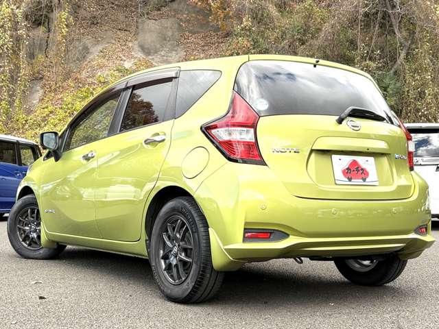 ノート ｅ－パワー　Ｘ　インテリジェントエマージェンシーブレーキ！車線逸脱警報！純正ナビ【ＭＭ３１６Ｄ－Ｗ】！フルセグＴＶ！アラウンドビューモニター！スマートキー！ウィンカーミラー！（5枚目）