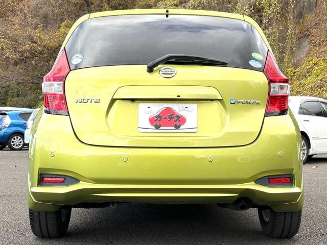 ノート ｅ－パワー　Ｘ　インテリジェントエマージェンシーブレーキ！車線逸脱警報！純正ナビ【ＭＭ３１６Ｄ－Ｗ】！フルセグＴＶ！アラウンドビューモニター！スマートキー！ウィンカーミラー！（6枚目）