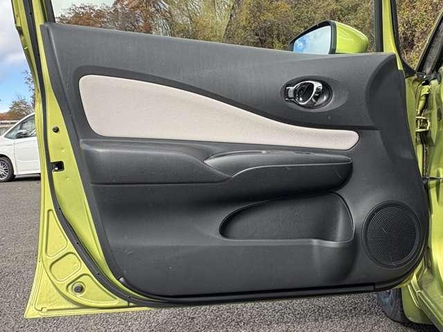 ノート ｅ－パワー　Ｘ　インテリジェントエマージェンシーブレーキ！車線逸脱警報！純正ナビ【ＭＭ３１６Ｄ－Ｗ】！フルセグＴＶ！アラウンドビューモニター！スマートキー！ウィンカーミラー！（32枚目）