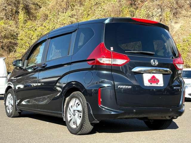 フリードハイブリッド ハイブリッド・Ｇホンダセンシング　ホンダセンシング！ギャザーズナビ＆フルセグＴＶ＆ＤＶＤ＆ＢＴ＆バックカメラ！ＬＥＤヘッドライト！オートライト！シートヒーター！両側パワースライドドア！純正ＥＴＣ！スマートキーシステム（5枚目）
