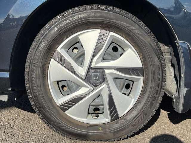 フリードハイブリッド ハイブリッド・Ｇホンダセンシング　ホンダセンシング！ギャザーズナビ＆フルセグＴＶ＆ＤＶＤ＆ＢＴ＆バックカメラ！ＬＥＤヘッドライト！オートライト！シートヒーター！両側パワースライドドア！純正ＥＴＣ！スマートキーシステム（11枚目）