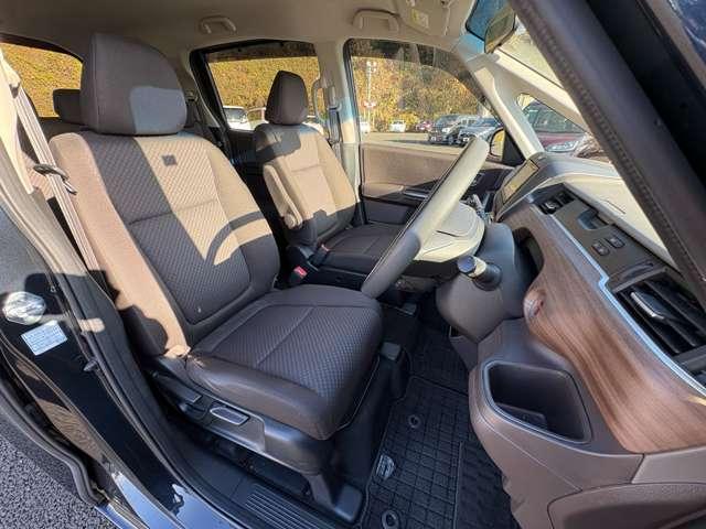 フリードハイブリッド ハイブリッド・Ｇホンダセンシング　ホンダセンシング！ギャザーズナビ＆フルセグＴＶ＆ＤＶＤ＆ＢＴ＆バックカメラ！ＬＥＤヘッドライト！オートライト！シートヒーター！両側パワースライドドア！純正ＥＴＣ！スマートキーシステム（17枚目）