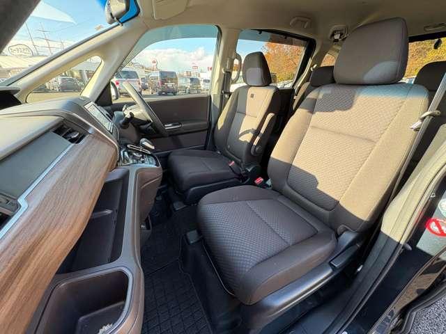 フリードハイブリッド ハイブリッド・Ｇホンダセンシング　ホンダセンシング！ギャザーズナビ＆フルセグＴＶ＆ＤＶＤ＆ＢＴ＆バックカメラ！ＬＥＤヘッドライト！オートライト！シートヒーター！両側パワースライドドア！純正ＥＴＣ！スマートキーシステム（18枚目）