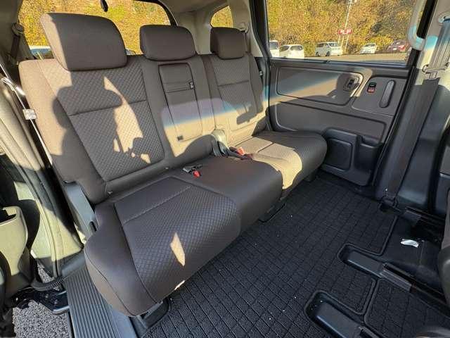 フリードハイブリッド ハイブリッド・Ｇホンダセンシング　ホンダセンシング！ギャザーズナビ＆フルセグＴＶ＆ＤＶＤ＆ＢＴ＆バックカメラ！ＬＥＤヘッドライト！オートライト！シートヒーター！両側パワースライドドア！純正ＥＴＣ！スマートキーシステム（19枚目）