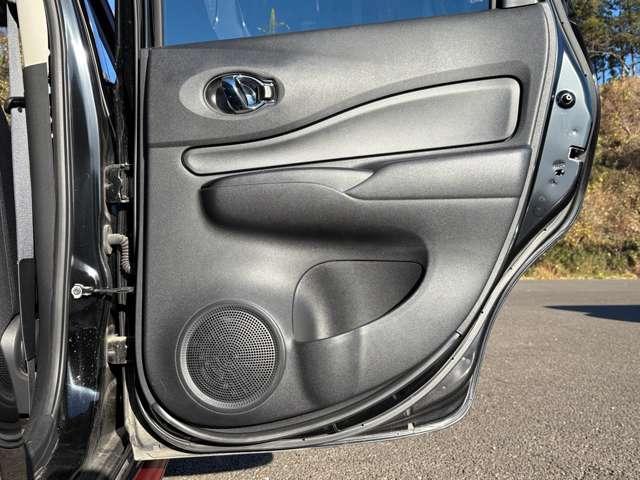 ノート Ｘ　ＮＩＳＭＯ用エアロ＆アルミ！インテリジェントエマージェンシーブレーキ！レーンディパーチャーワーニング！ソナーシステム！純正ナビ！フルセグＴＶ！バックカメラ！アイド！リングストップ！ＬＥＤヘッドライト！（34枚目）