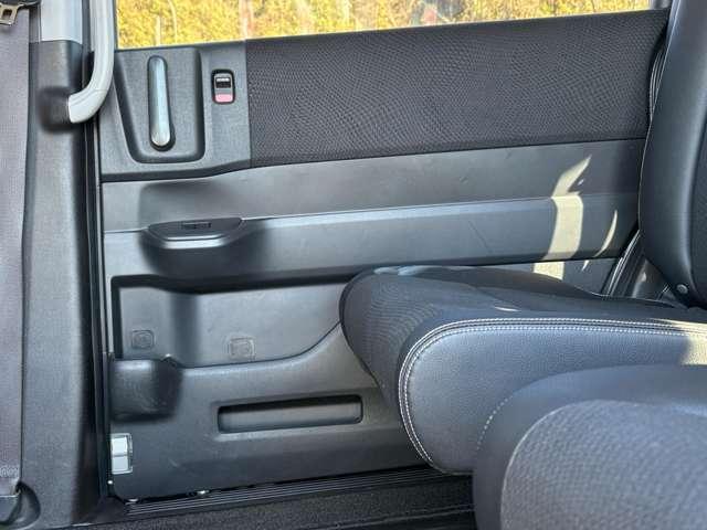 ステップワゴンスパーダ Ｚ　クールスピリット　走行５７．５００キロ！アイドリングストップ／エコアシスト！ギャザーズナビ＆フルセグＴＶ＆ＤＶＤ＆バックカメラ！両側パワースライドドア！ＨＩＤヘッドライト！純正アルミ＆エアロ！半革シート！禁煙車！（36枚目）