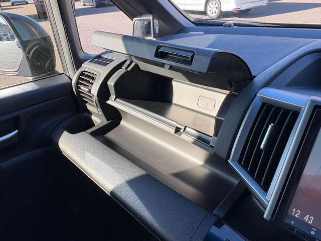 ステップワゴンスパーダ Ｚ　クールスピリット　走行５７．５００キロ！アイドリングストップ／エコアシスト！ギャザーズナビ＆フルセグＴＶ＆ＤＶＤ＆バックカメラ！両側パワースライドドア！ＨＩＤヘッドライト！純正アルミ＆エアロ！半革シート！禁煙車！（52枚目）