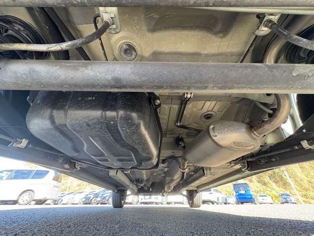 ハスラー ＪスタイルＩＩＩ　スチールシルバールーフ！アイドリングストップ！デュアルカメラブレーキサポート！純正ナビ＆フルセグＴＶ＆ＤＶＤ＆ＢＴ！全方位モニター！ＨＩＤヘッドライト！純正アルミ！半革シート！シートヒーター！（32枚目）