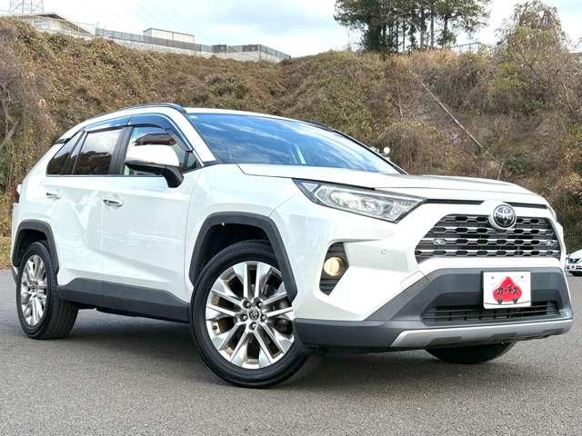 ＲＡＶ４ Ｇ　Ｚパッケージ　４ＷＤ　セーフティセンス！ブラインドスポットモニター！合皮シート！快適温熱シート！ハンドルヒーター！運転席パワーシート！純正ナビ＆フルセグＴＶ＆ＢＴ＆バックカメラ！デジタルインナーミラー！（3枚目）