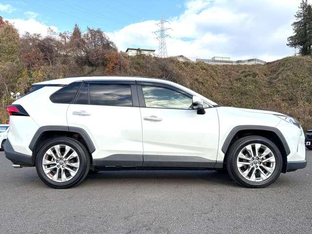 ＲＡＶ４ Ｇ　Ｚパッケージ　４ＷＤ　セーフティセンス！ブラインドスポットモニター！合皮シート！快適温熱シート！ハンドルヒーター！運転席パワーシート！純正ナビ＆フルセグＴＶ＆ＢＴ＆バックカメラ！デジタルインナーミラー！（7枚目）