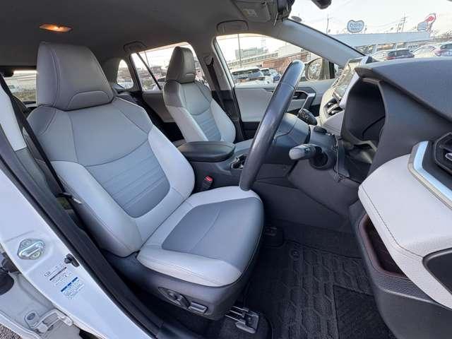 ＲＡＶ４ Ｇ　Ｚパッケージ　４ＷＤ　セーフティセンス！ブラインドスポットモニター！合皮シート！快適温熱シート！ハンドルヒーター！運転席パワーシート！純正ナビ＆フルセグＴＶ＆ＢＴ＆バックカメラ！デジタルインナーミラー！（20枚目）
