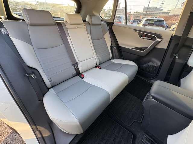 ＲＡＶ４ Ｇ　Ｚパッケージ　４ＷＤ　セーフティセンス！ブラインドスポットモニター！合皮シート！快適温熱シート！ハンドルヒーター！運転席パワーシート！純正ナビ＆フルセグＴＶ＆ＢＴ＆バックカメラ！デジタルインナーミラー！（24枚目）