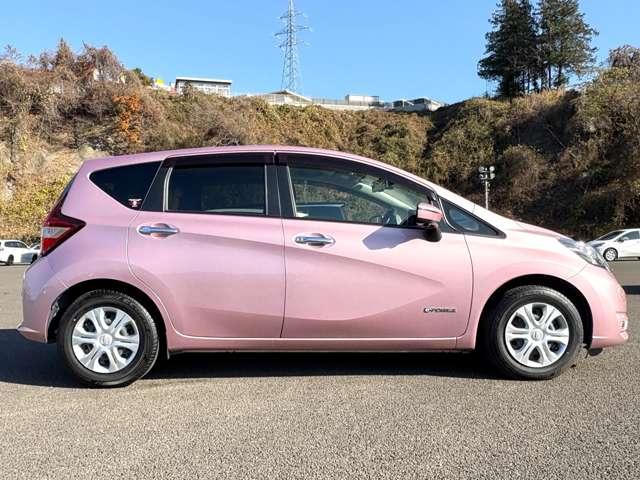 ノート ｅ－パワー　Ｘ　インテリジェントエマージェンシーブレーキ！車線逸脱警報！純正ナビ＆フルセグＴＶ＆ＤＶＤ！インテリジェントアラウンドビューモニター！スマートルームミラー！オートライト！インテリジェン（7枚目）