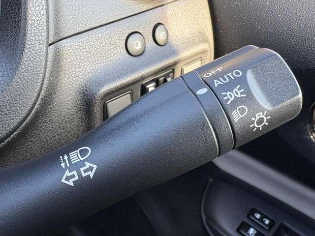 ノート ｅ－パワー　Ｘ　インテリジェントエマージェンシーブレーキ！車線逸脱警報！純正ナビ＆フルセグＴＶ＆ＤＶＤ！インテリジェントアラウンドビューモニター！スマートルームミラー！オートライト！インテリジェン（17枚目）