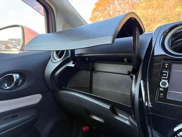 ノート ｅ－パワー　Ｘ　インテリジェントエマージェンシーブレーキ！車線逸脱警報！純正ナビ＆フルセグＴＶ＆ＤＶＤ！インテリジェントアラウンドビューモニター！スマートルームミラー！オートライト！インテリジェン（52枚目）